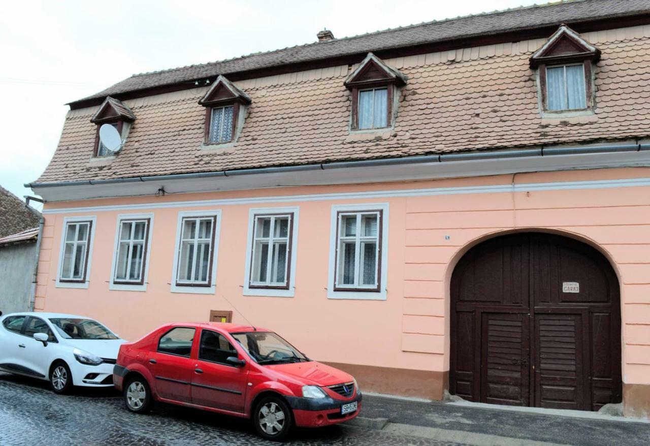 Apartament Turnul Pielarilor Studios シビウ エクステリア 写真